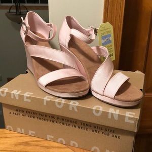 Women’s’ Size 9 TOMS Clarissa Wedges in Petal Pink